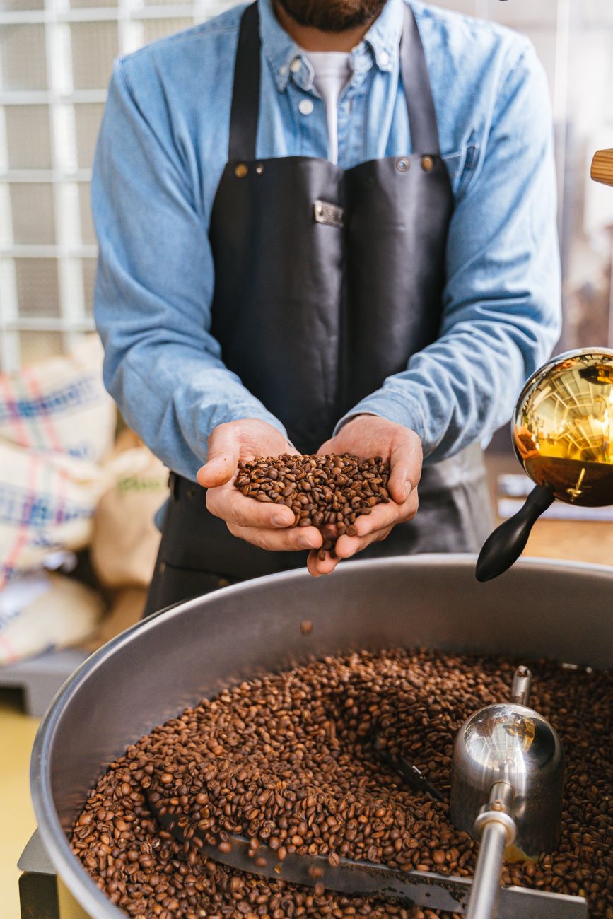 Grãos de café gourmet de alta qualidade em saco rústico